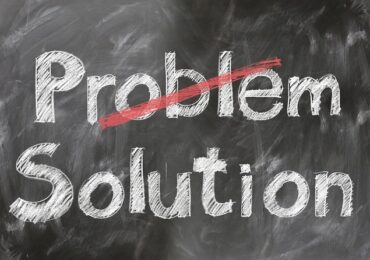 O nome do jogo é: assimetria de informação. Aproveite!